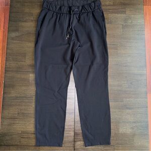 Lululemon Women’s Pants with drawstring Size 8
Inseam 27”